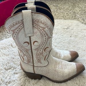 Sterling River Boots womens 8.5 like new cream tan distressed Mexico made cowboy